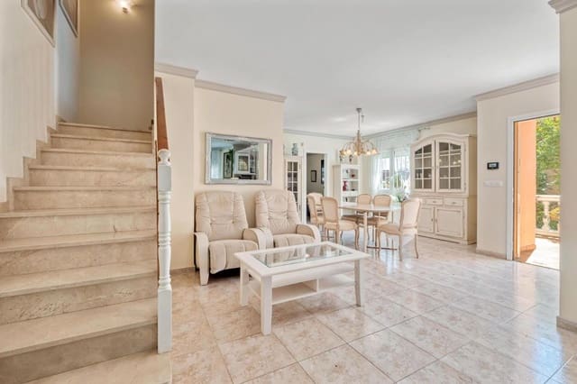 5 makuuhuone Huvila myytävänä paikassa Empuriabrava, Castelló d'Empúries mukana uima-altaan 
autotalli - 470 000 € (Ref: 9879352)