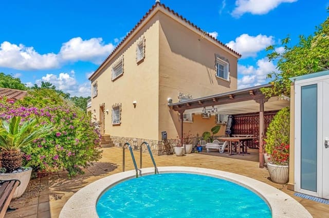 5 makuuhuone Huvila myytävänä paikassa Empuriabrava, Castelló d'Empúries mukana uima-altaan 
autotalli - 470 000 € (Ref: 9879352)