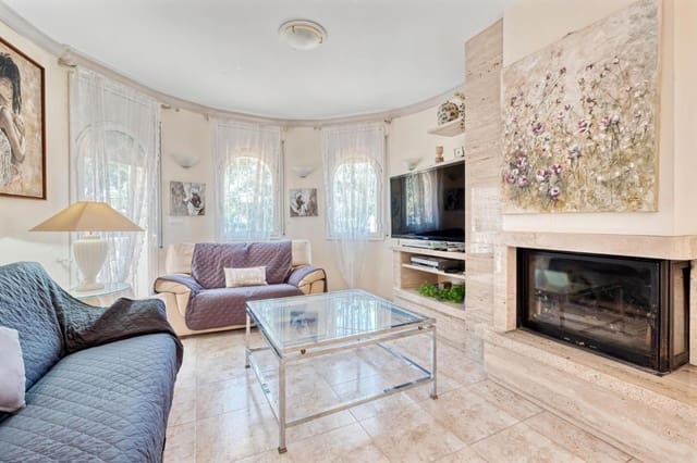 5 makuuhuone Huvila myytävänä paikassa Empuriabrava, Castelló d'Empúries mukana uima-altaan 
autotalli - 470 000 € (Ref: 9879352)