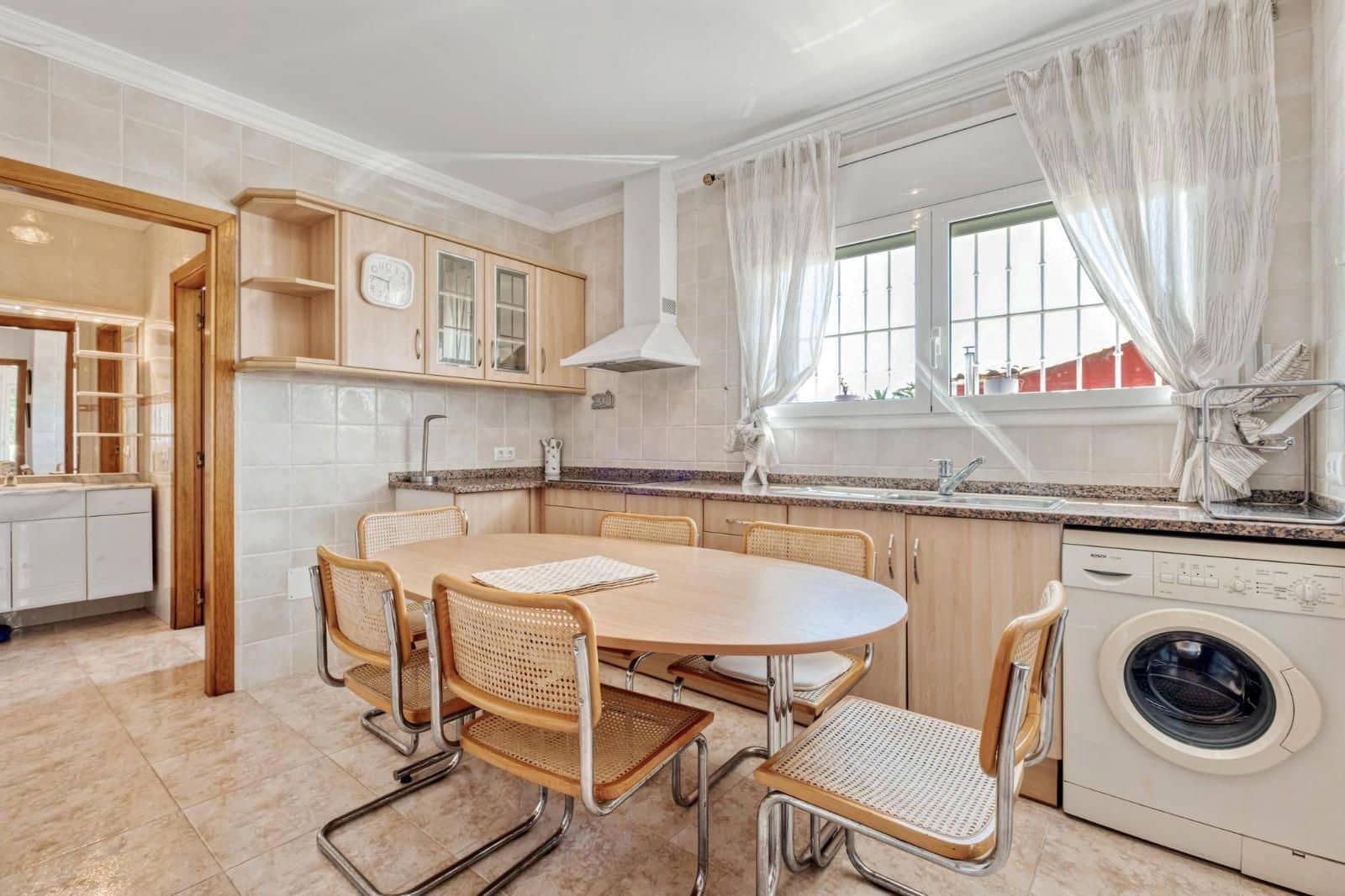 5 soveværelse Villa til salg i Empuriabrava med swimmingpool garage - € 470.000 (Ref: 9879352)
