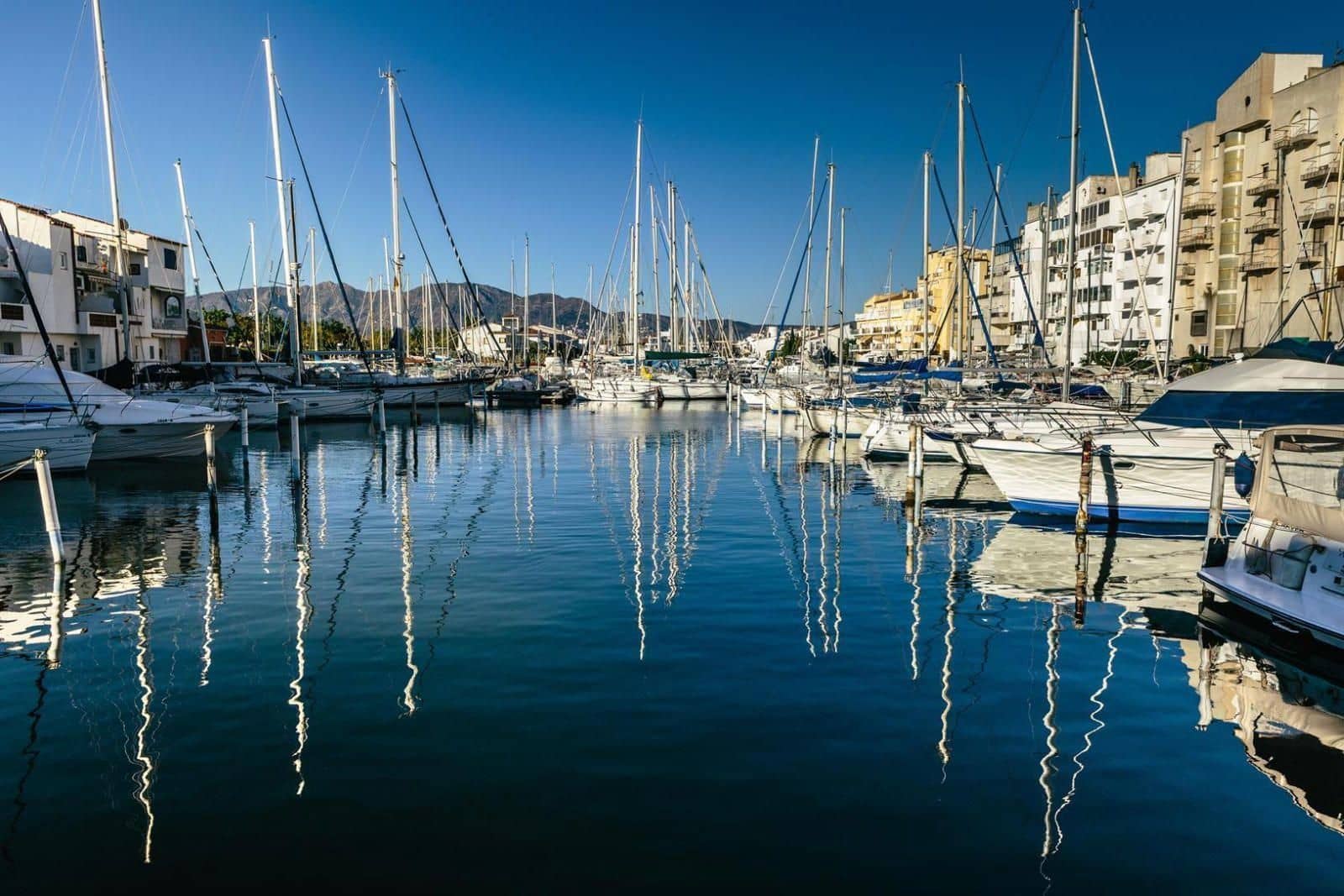 5 soveværelse Villa til salg i Empuriabrava med swimmingpool garage - € 470.000 (Ref: 9879352)