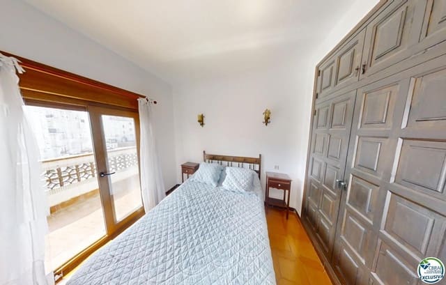 2 bedroom Flat for sale in Empuriabrava, Castelló d'Empúries with pool garage - € 220,000 (Ref: 9879356)
