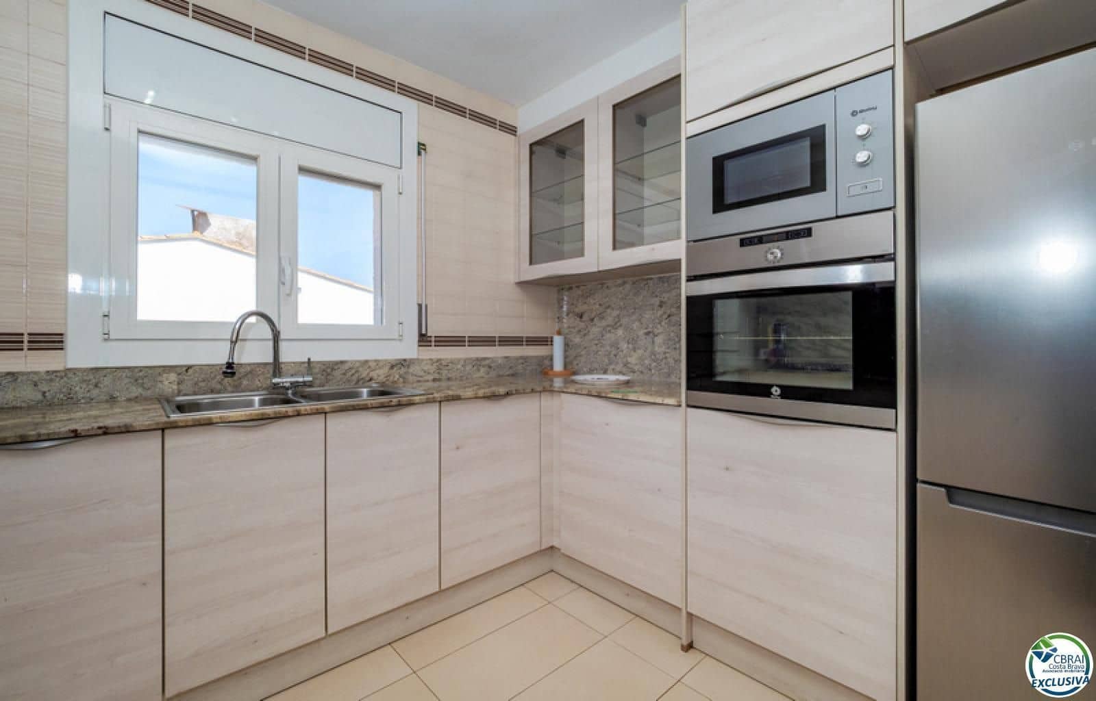 3 makuuhuone Huvila myytävänä paikassa Llanca mukana 
autotalli - 650 000 € (Ref: 9879358)