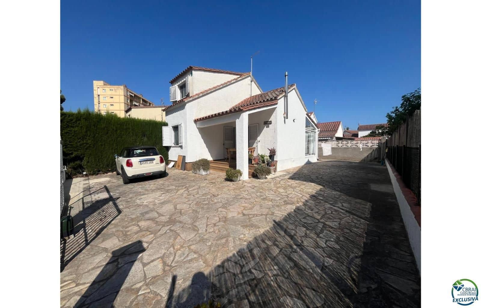 3 sovrum Villa till salu i Roses med garage - 340 000 € (Ref: 9879361)