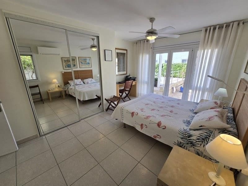 4 sypialnia Willa na sprzedaż w Empuriabrava z basenem garażem - 595 000 € (Ref: 9879363)