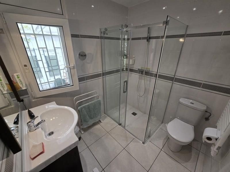 4 sypialnia Willa na sprzedaż w Empuriabrava z basenem garażem - 595 000 € (Ref: 9879363)