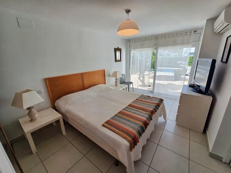 4 sypialnia Willa na sprzedaż w Empuriabrava z basenem garażem - 595 000 € (Ref: 9879363)