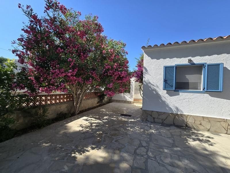 4 sypialnia Willa na sprzedaż w Empuriabrava z basenem garażem - 595 000 € (Ref: 9879363)