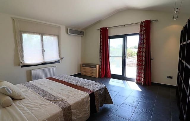 4 slaapkamer Villa te koop in Peralada met zwembad garage - € 950.000 (Ref: 9879366)