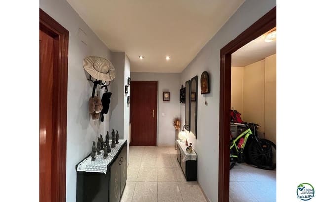 Piso de 4 habitaciones en Figueres en venta con garaje - 275.000 € (Ref: 9879367)