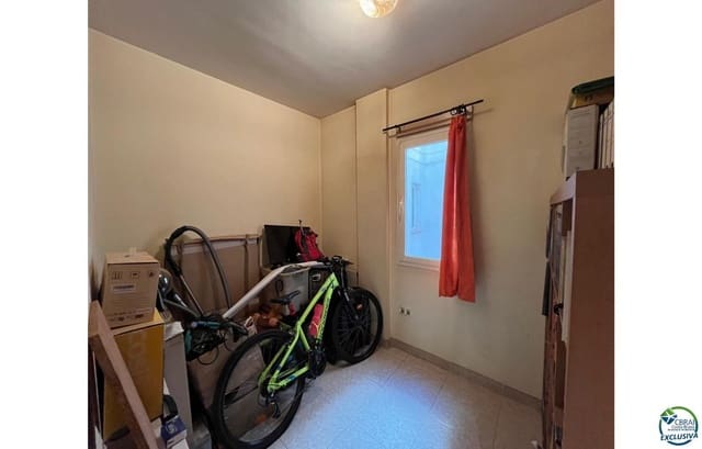 Piso de 4 habitaciones en Figueres en venta con garaje - 275.000 € (Ref: 9879367)