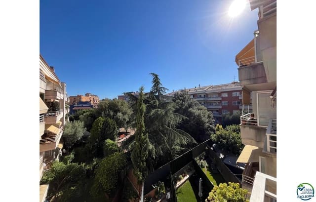 Piso de 4 habitaciones en Figueres en venta con garaje - 275.000 € (Ref: 9879367)