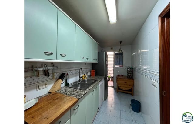 Piso de 4 habitaciones en Figueres en venta con garaje - 275.000 € (Ref: 9879367)