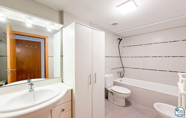 3 sypialnia Apartament na sprzedaż w Figueres z basenem garażem - 275 000 € (Ref: 9879389)