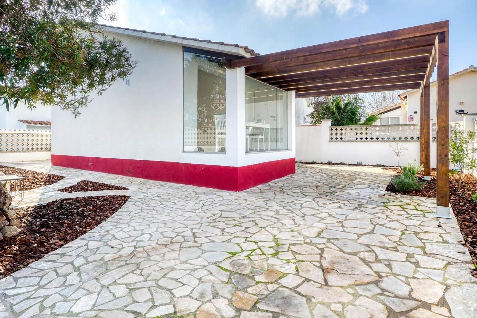 2 makuuhuone Huvila myytävänä paikassa Empuriabrava - 339 000 € (Ref: 9879393)