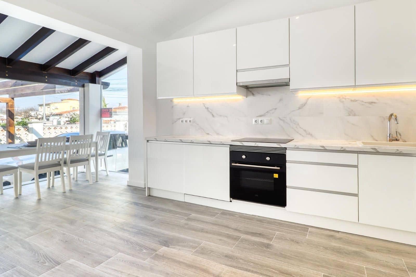 2 makuuhuone Huvila myytävänä paikassa Empuriabrava - 339 000 € (Ref: 9879393)