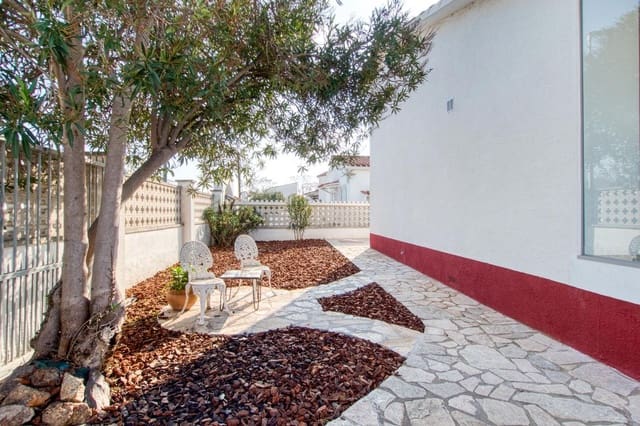 2 makuuhuone Huvila myytävänä paikassa Empuriabrava, Castelló d'Empúries - 339 000 € (Ref: 9879393)