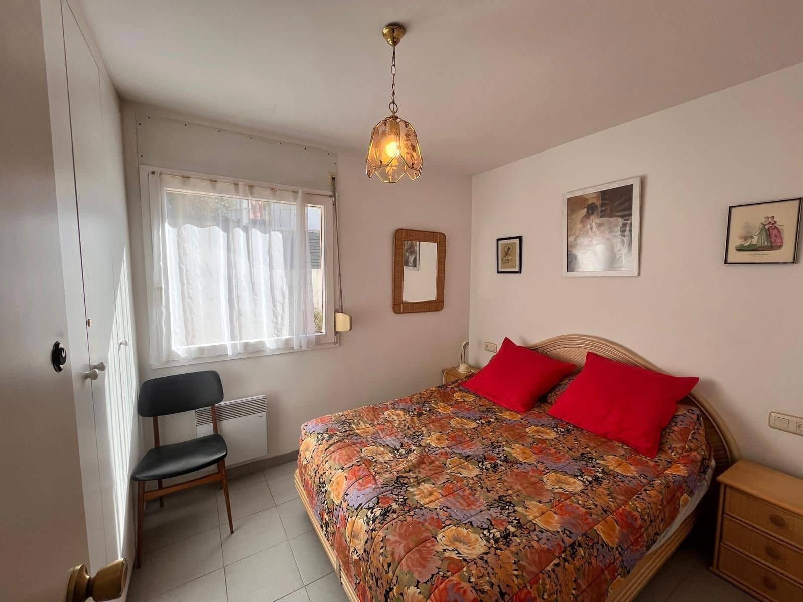 2 bedroom Flat for sale in Roses with garage - € 265,000 (Ref: 9879394)