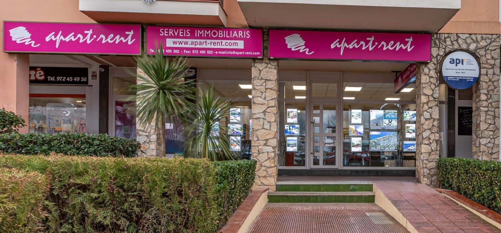 2 bedroom Flat for sale in Roses with garage - € 265,000 (Ref: 9879394)