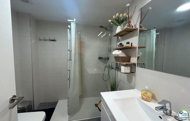 Studio till salu i Empuriabrava, Castelló d'Empúries - 134 000 € (Ref: 9879397)