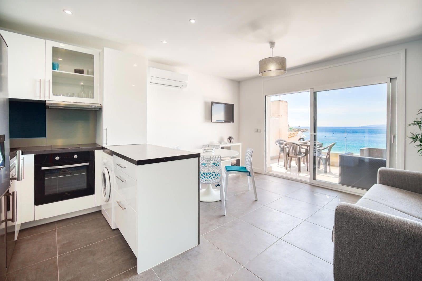 1 bedroom Apartment for sale in Roses with garage - € 370,000 (Ref: 9879400)
