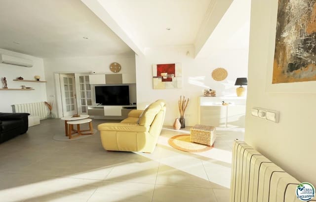 4 sypialnia Willa na sprzedaż w El Mas Fumats, Roses z basenem garażem - 765 000 € (Ref: 9879401)