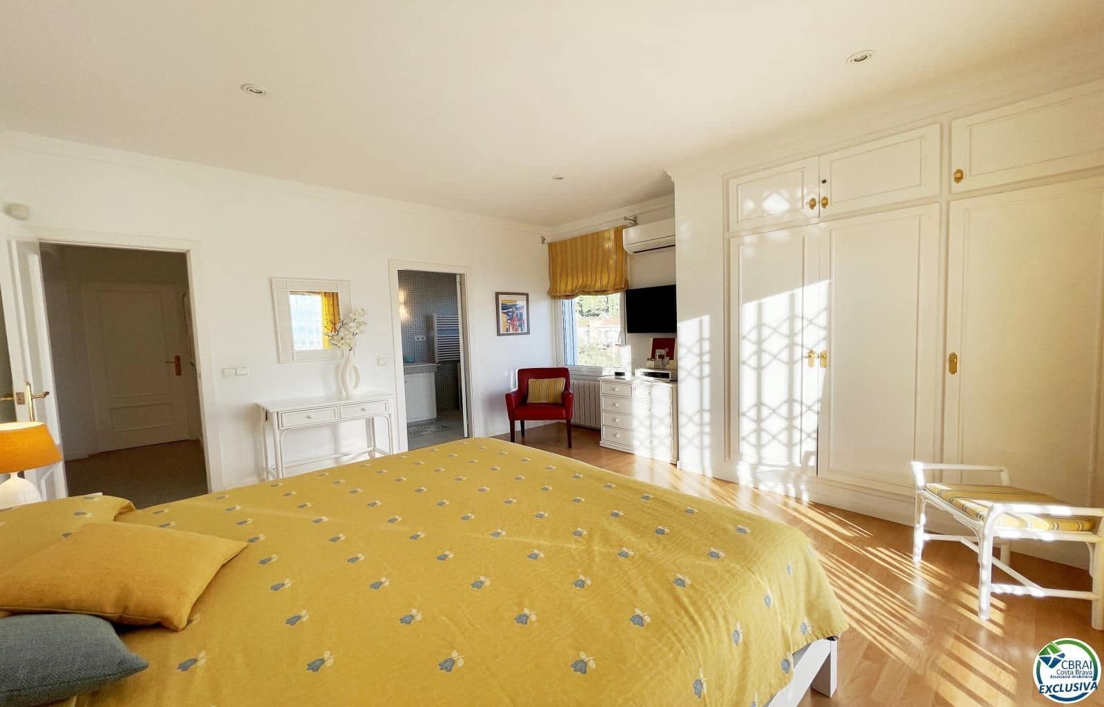 4 bedroom Villa for sale in El Mas Fumats with pool garage - € 765,000 (Ref: 9879401)
