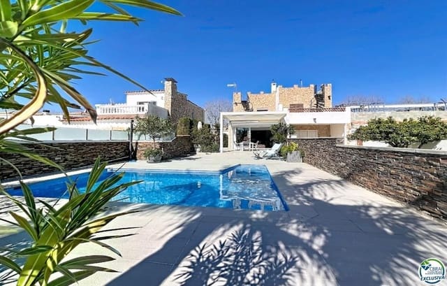 3 makuuhuone Huvila myytävänä paikassa Empuriabrava, Castelló d'Empúries mukana uima-altaan 
autotalli - 930 000 € (Ref: 9879416)