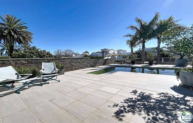 3 makuuhuone Huvila myytävänä paikassa Empuriabrava, Castelló d'Empúries mukana uima-altaan 
autotalli - 930 000 € (Ref: 9879416)