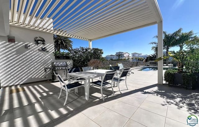 3 makuuhuone Huvila myytävänä paikassa Empuriabrava, Castelló d'Empúries mukana uima-altaan 
autotalli - 930 000 € (Ref: 9879416)