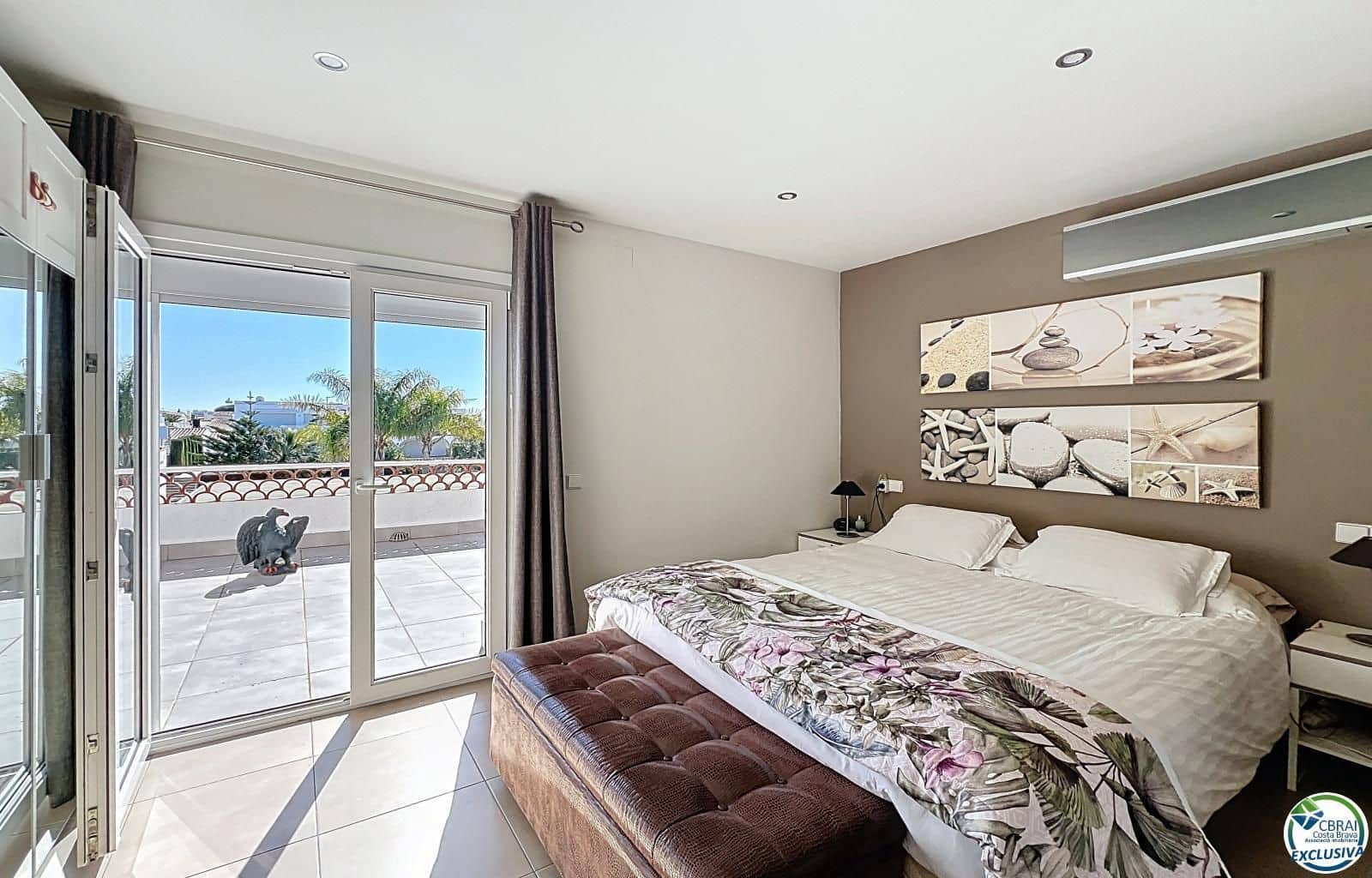 3 soverom Villa til salgs i Empuriabrava med svømmebasseng garasje - € 930 000 (Ref: 9879416)