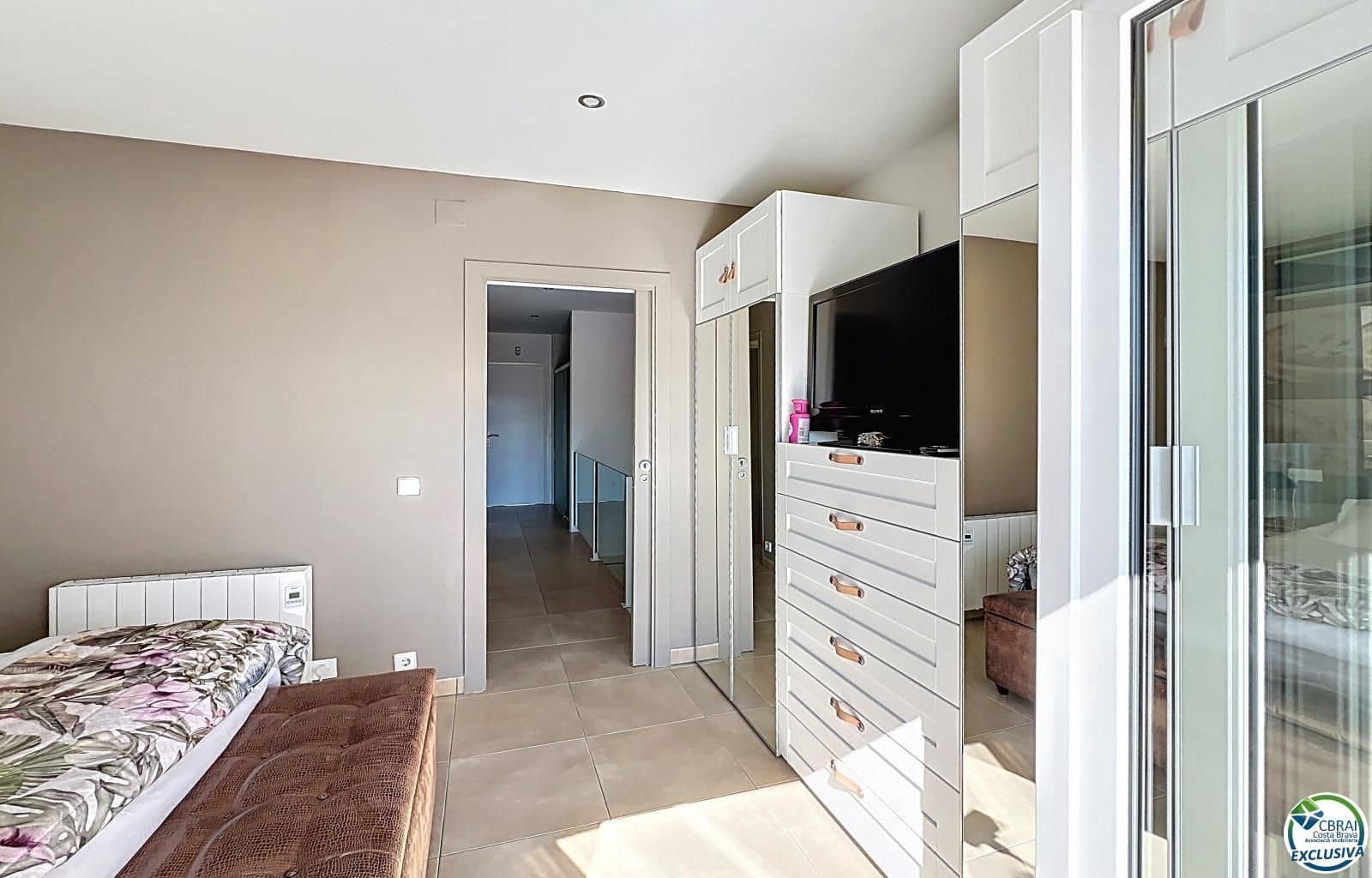 3 soverom Villa til salgs i Empuriabrava med svømmebasseng garasje - € 930 000 (Ref: 9879416)