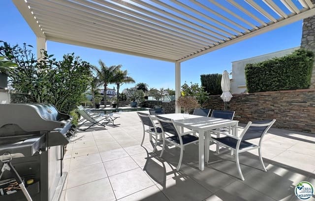 3 makuuhuone Huvila myytävänä paikassa Empuriabrava, Castelló d'Empúries mukana uima-altaan 
autotalli - 930 000 € (Ref: 9879416)