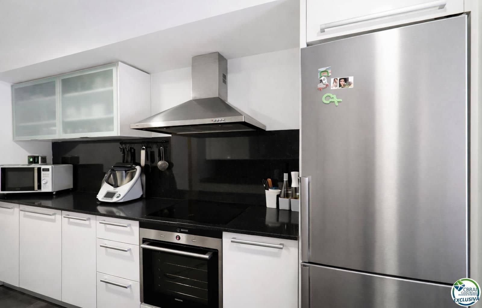 4 slaapkamer Flat te koop in Roses met garage - € 398.000 (Ref: 9879423)