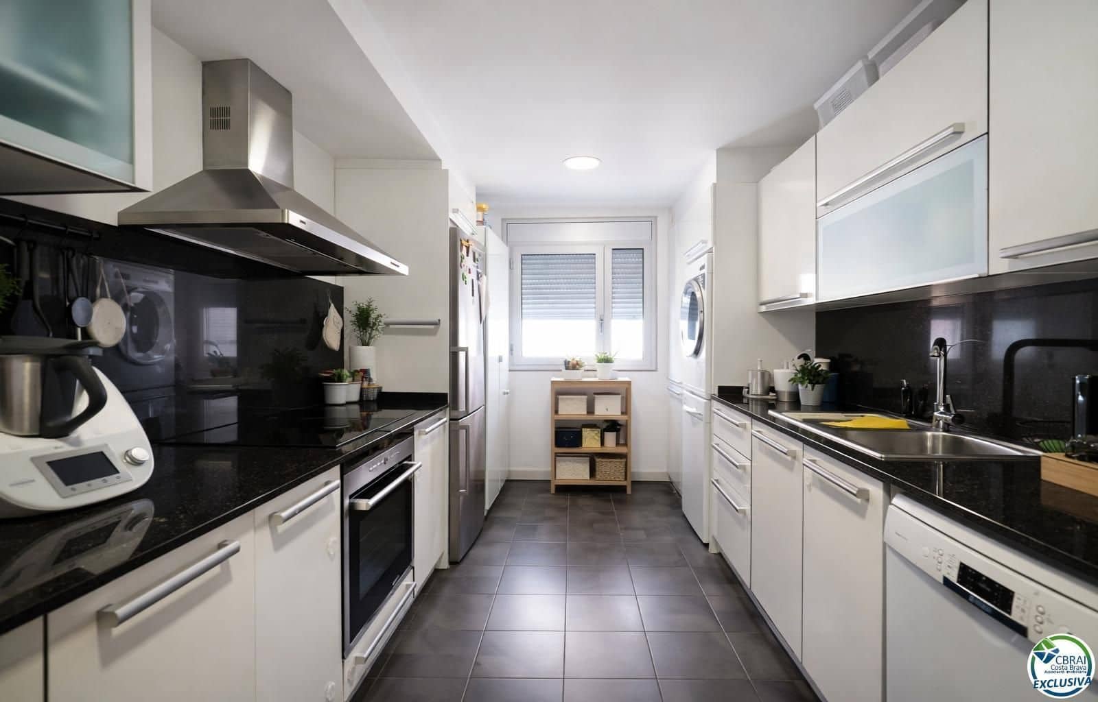 4 slaapkamer Flat te koop in Roses met garage - € 398.000 (Ref: 9879423)