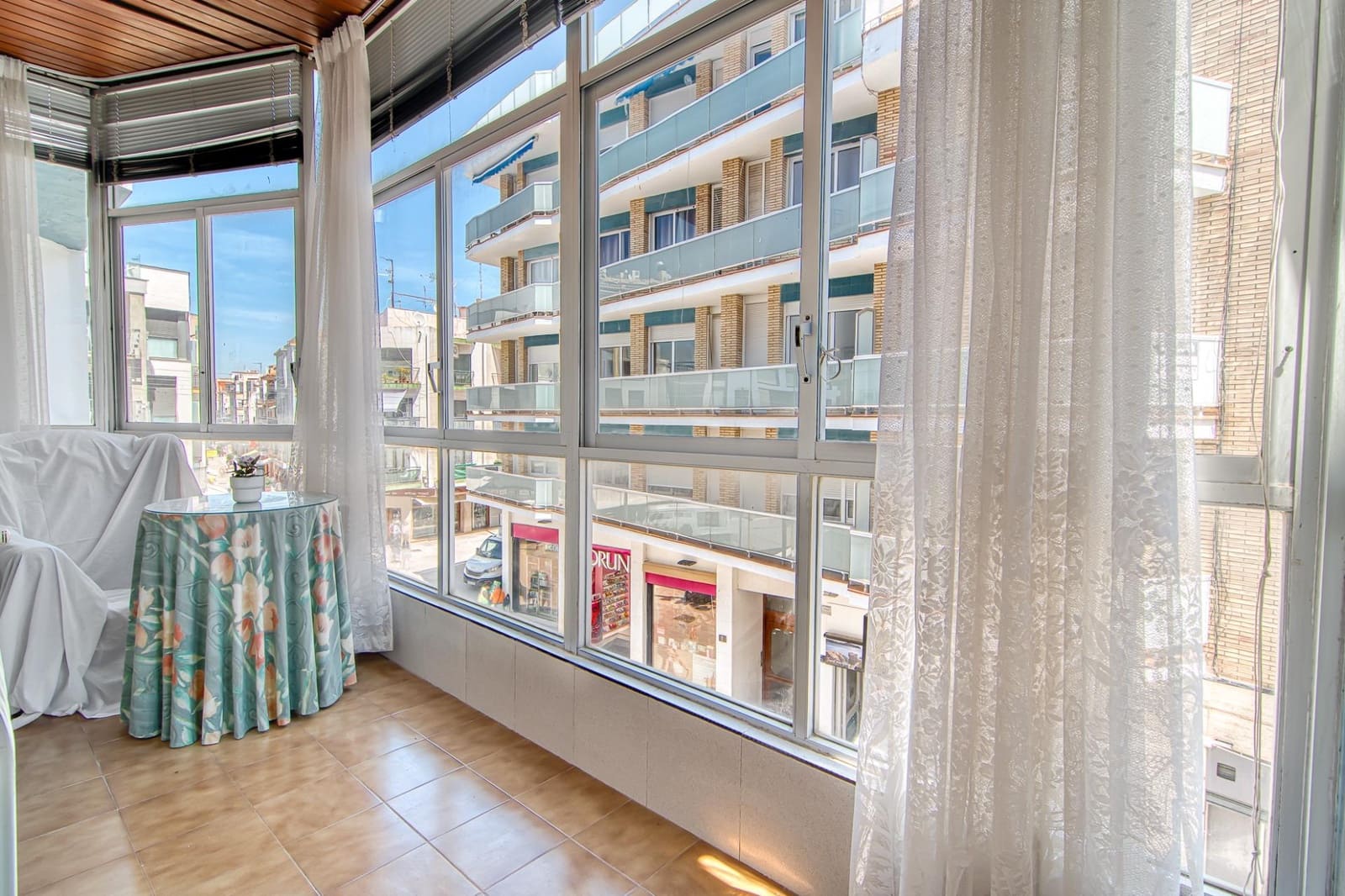 3 slaapkamer Flat te koop in Roses - € 240.000 (Ref: 9879446)