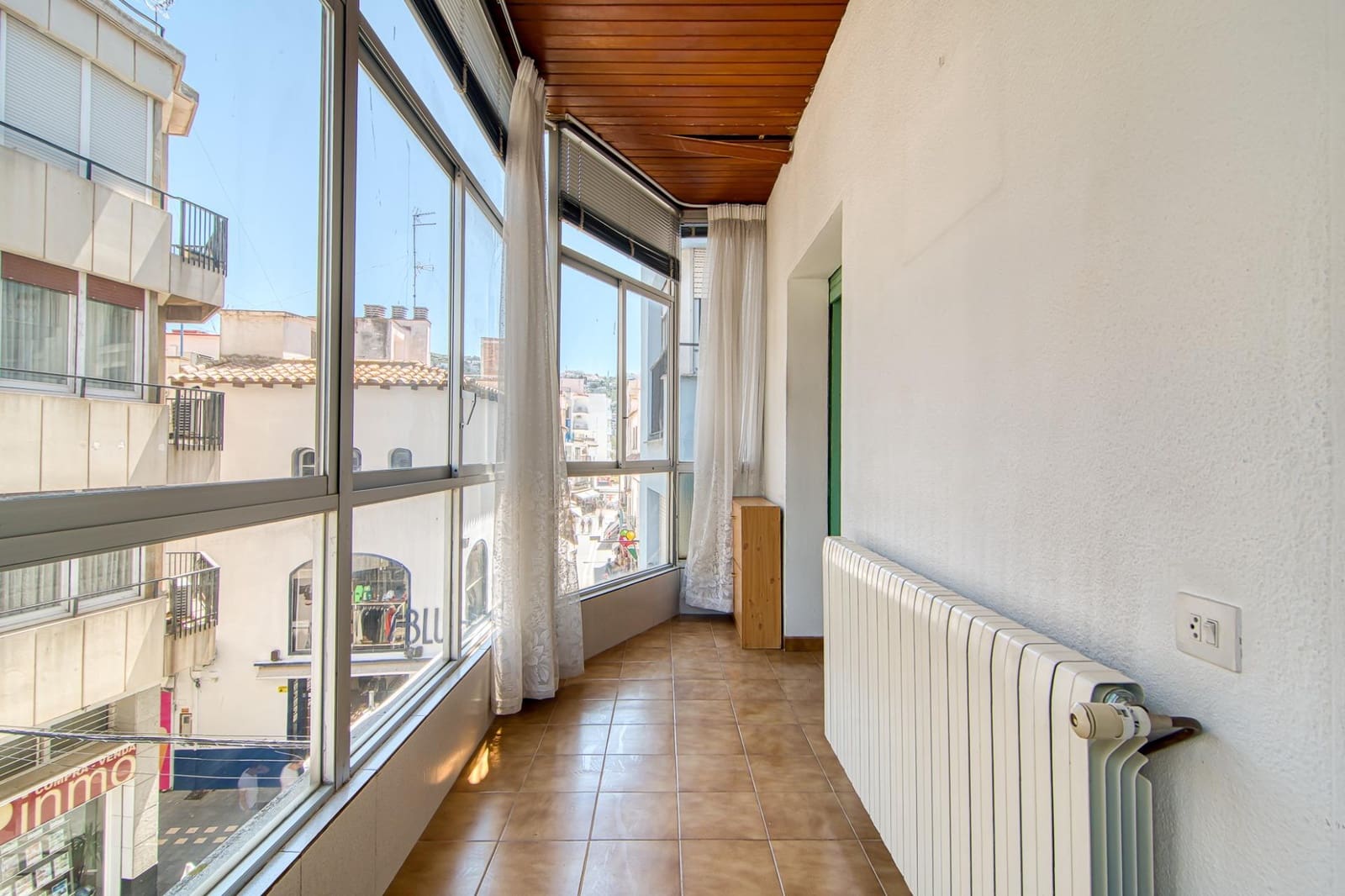 3 slaapkamer Flat te koop in Roses - € 240.000 (Ref: 9879446)