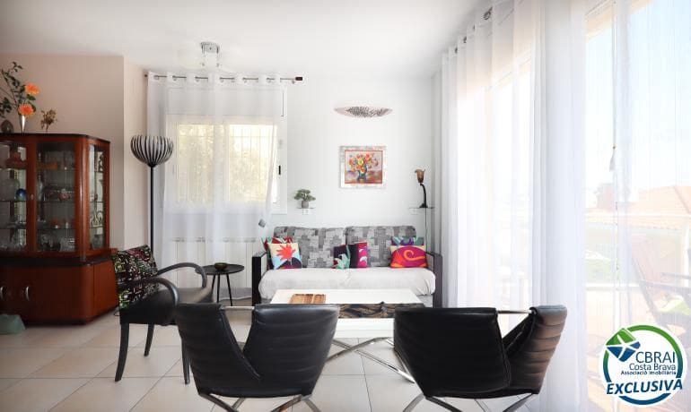 2 slaapkamer Huis te koop in Llanca met garage - € 435.000 (Ref: 9936527)
