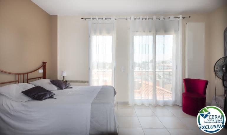 2 slaapkamer Huis te koop in Llanca met garage - € 435.000 (Ref: 9936527)