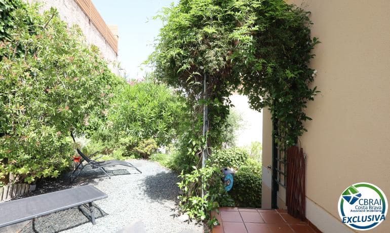 2 slaapkamer Huis te koop in Llanca met garage - € 435.000 (Ref: 9936527)