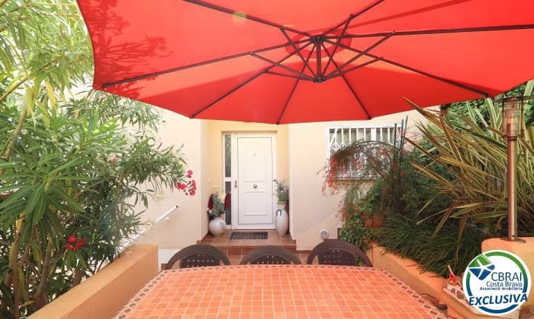 2 slaapkamer Huis te koop in Llanca met garage - € 435.000 (Ref: 9936527)