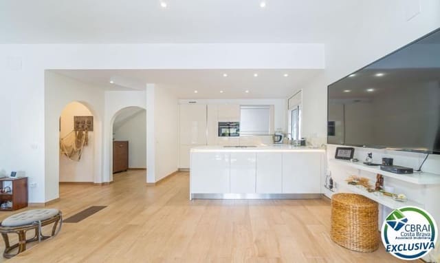 4 makuuhuone Huvila myytävänä paikassa Empuriabrava, Castelló d'Empúries mukana uima-altaan 
autotalli - 569 000 € (Ref: 9938334)