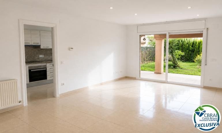 4 soveværelse Byhus til salg i Empuriabrava med garage - € 295.000 (Ref: 9945890)