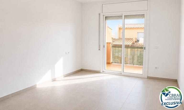 4 soveværelse Byhus til salg i Empuriabrava med garage - € 295.000 (Ref: 9945890)