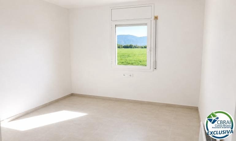 4 soveværelse Byhus til salg i Empuriabrava med garage - € 295.000 (Ref: 9945890)