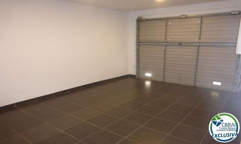 4 soveværelse Byhus til salg i Empuriabrava med garage - € 295.000 (Ref: 9945890)