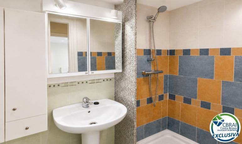 4 soveværelse Byhus til salg i Empuriabrava med garage - € 295.000 (Ref: 9945890)