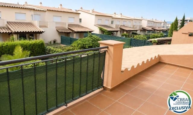 4 soveværelse Byhus til salg i Empuriabrava, Castelló d'Empúries med garage - € 295.000 (Ref: 9945890)