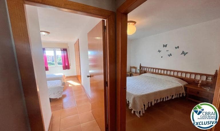 2 bedroom Apartment for sale in Empuriabrava with pool - € 210,000 (Ref: 9958104)