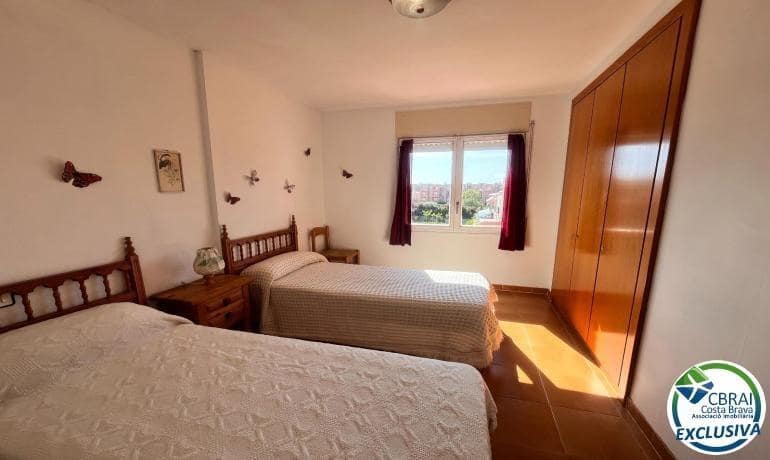 2 bedroom Apartment for sale in Empuriabrava with pool - € 210,000 (Ref: 9958104)